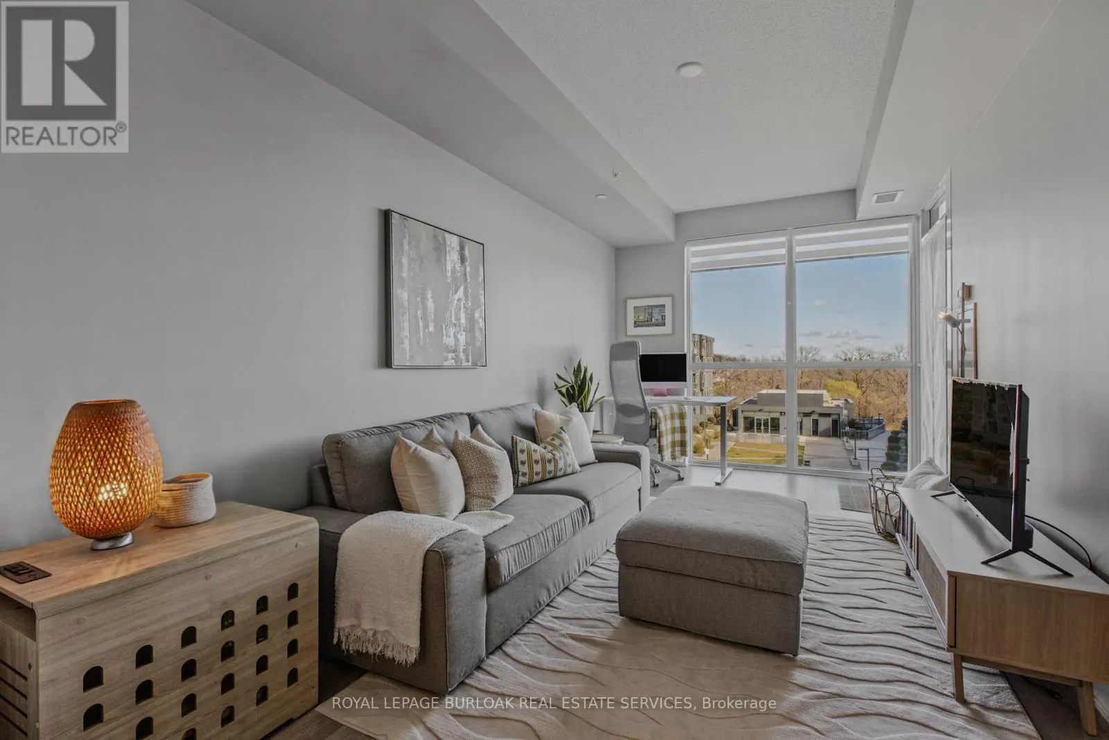 D509 - 5220 DUNDAS STREET