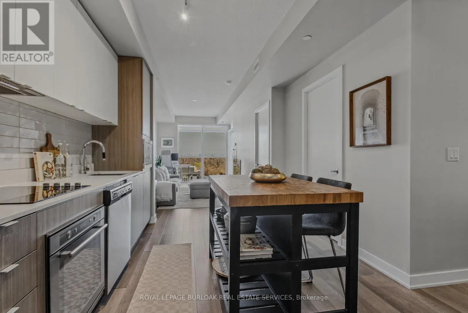 D509 - 5220 DUNDAS STREET