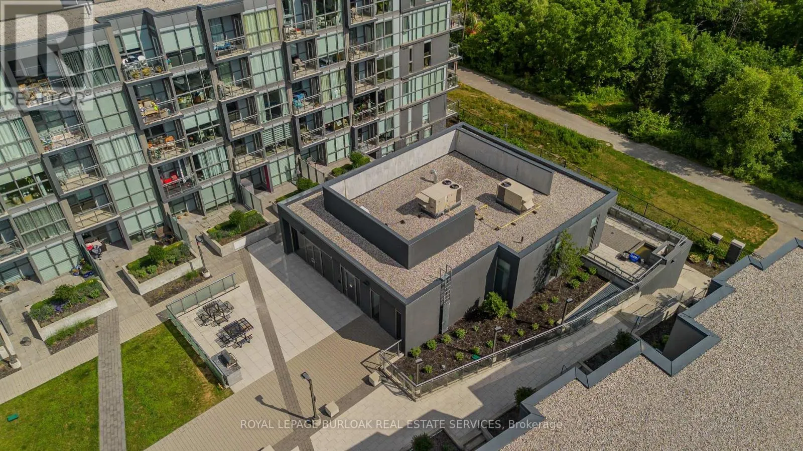 D509 - 5220 DUNDAS STREET