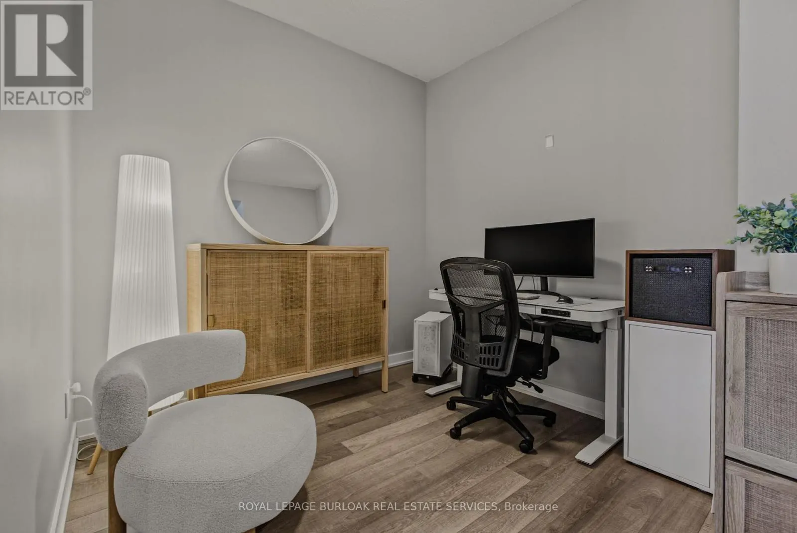 D509 - 5220 DUNDAS STREET