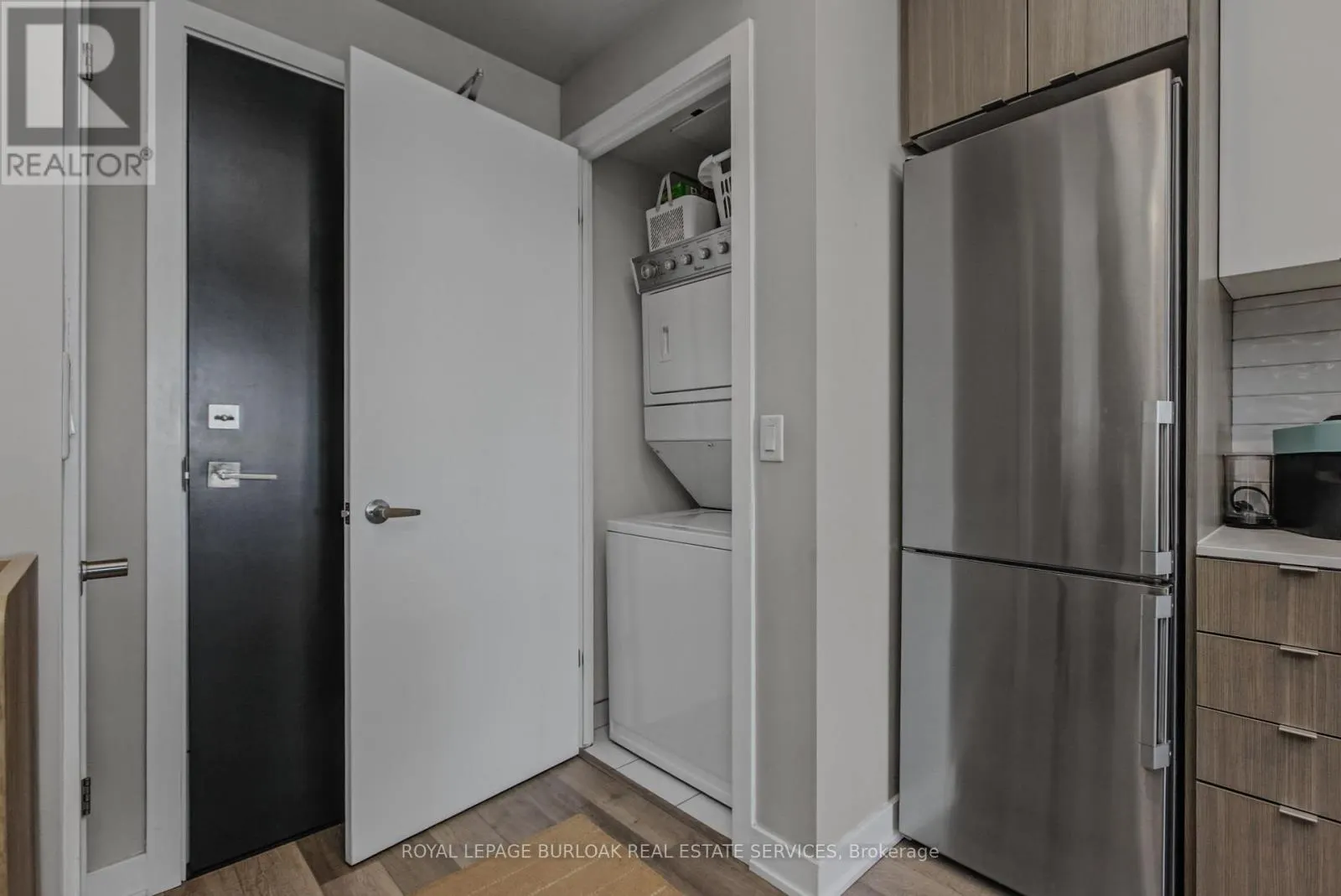 D509 - 5220 DUNDAS STREET