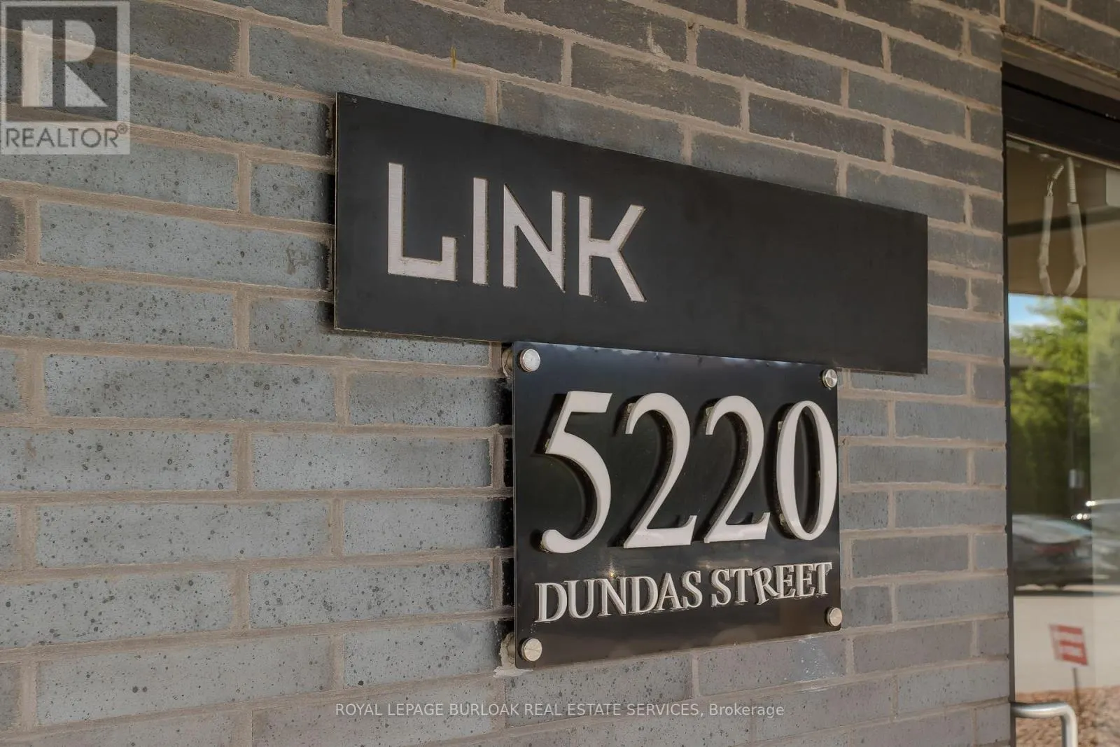 D509 - 5220 DUNDAS STREET
