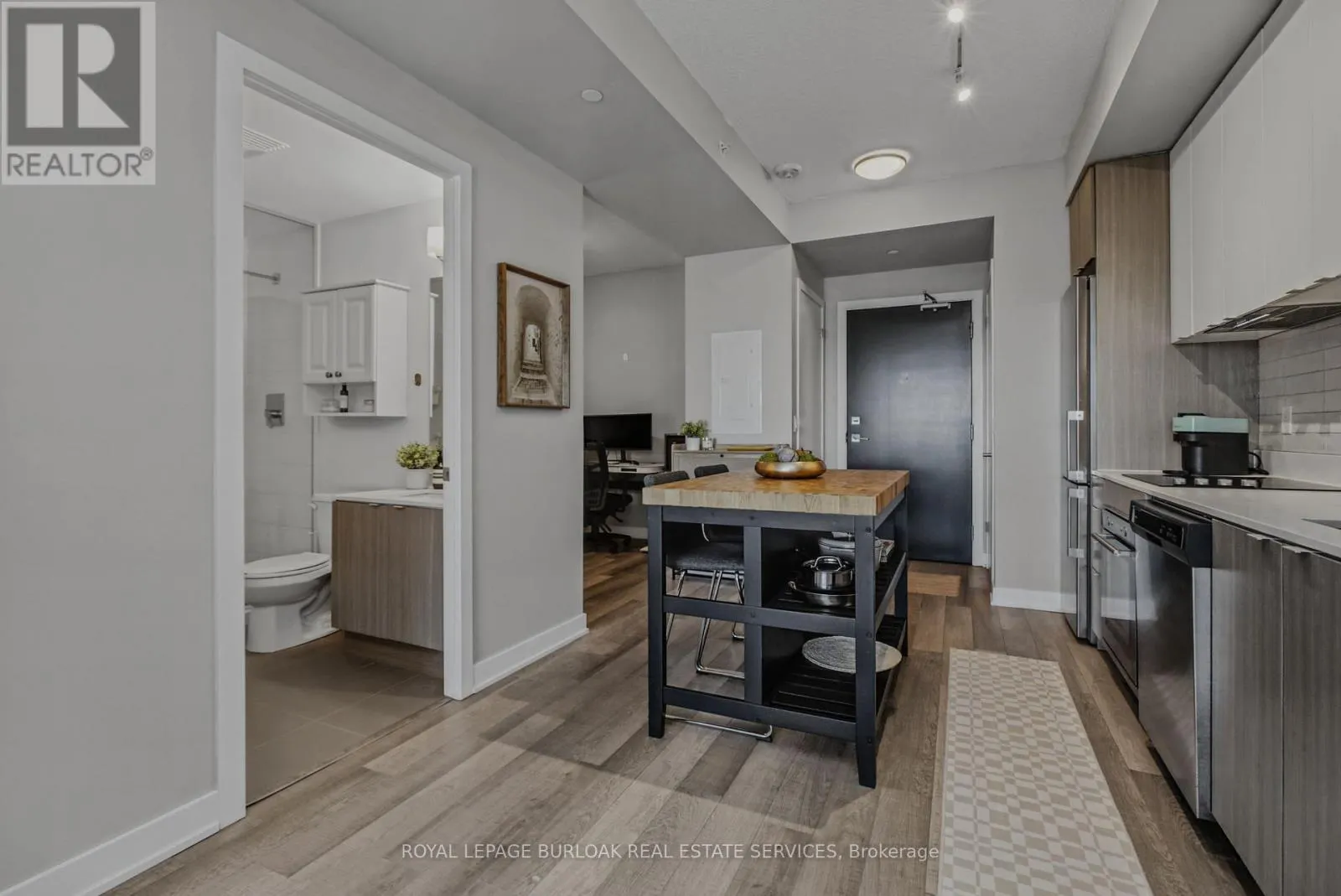 D509 - 5220 DUNDAS STREET