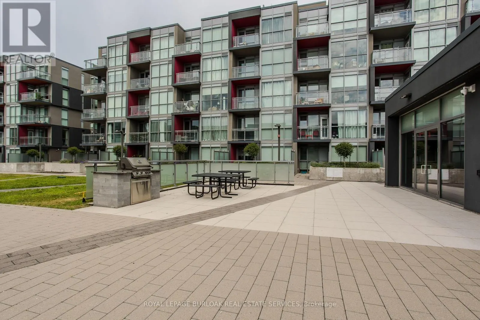 D509 - 5220 DUNDAS STREET