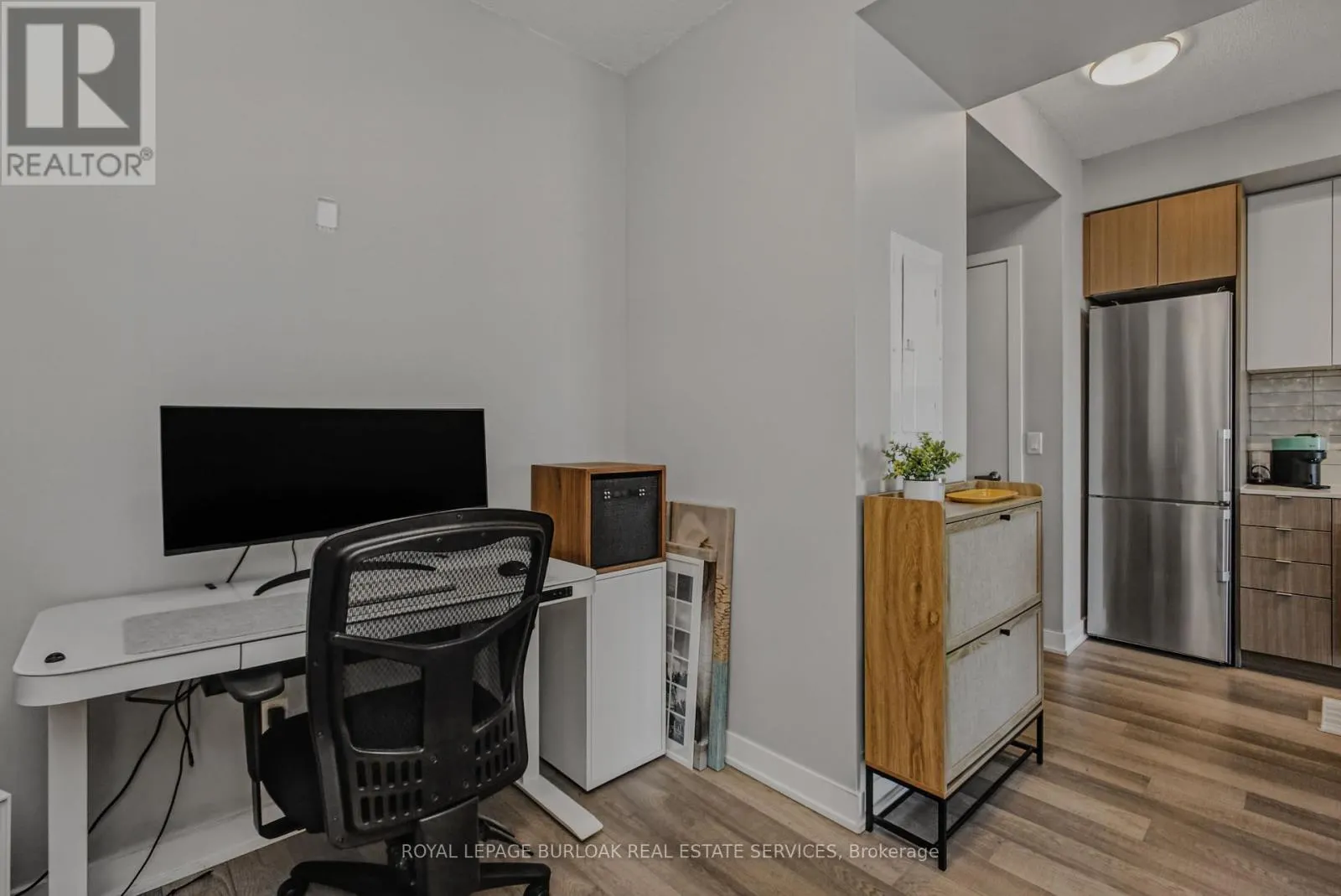 D509 - 5220 DUNDAS STREET