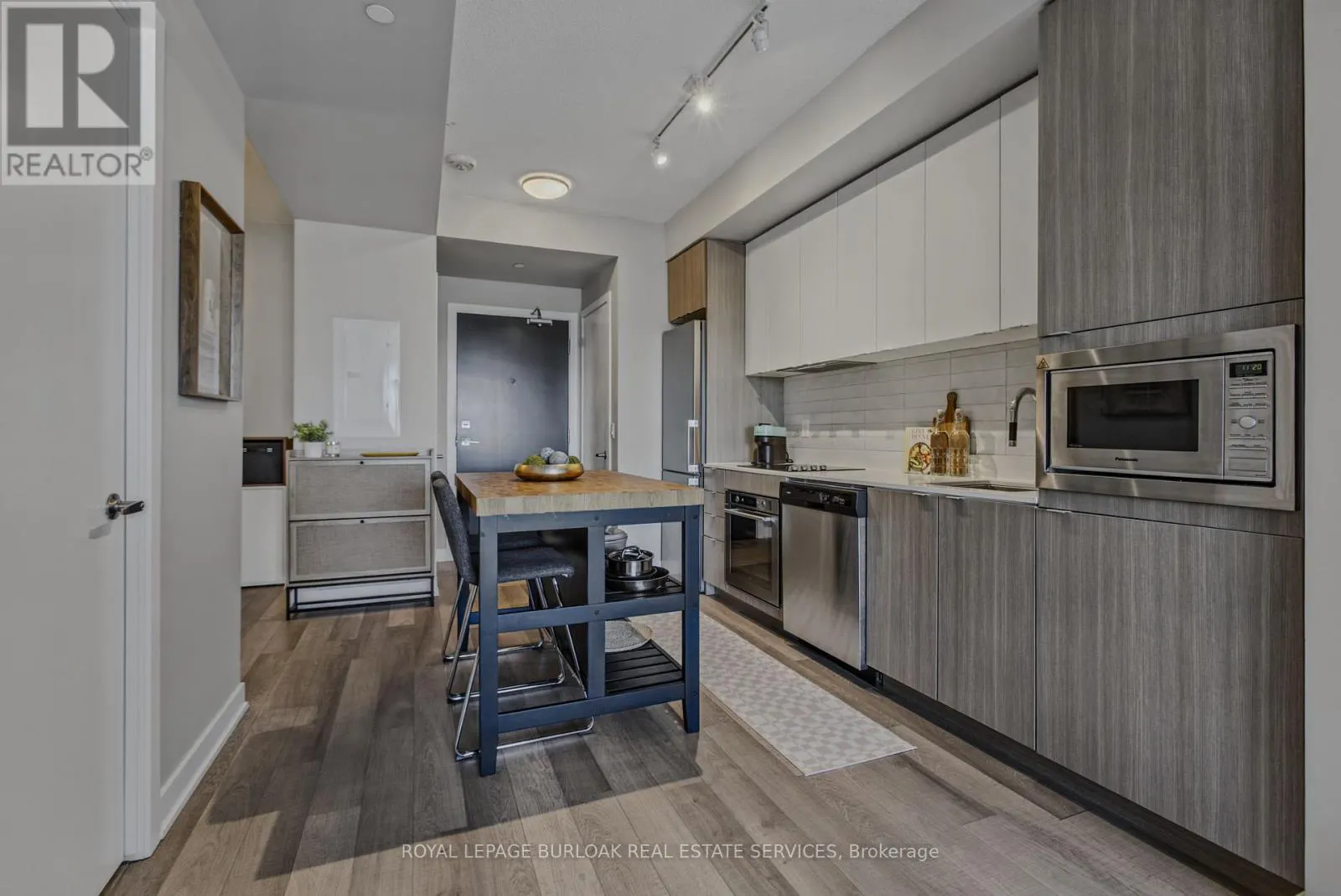 D509 - 5220 DUNDAS STREET