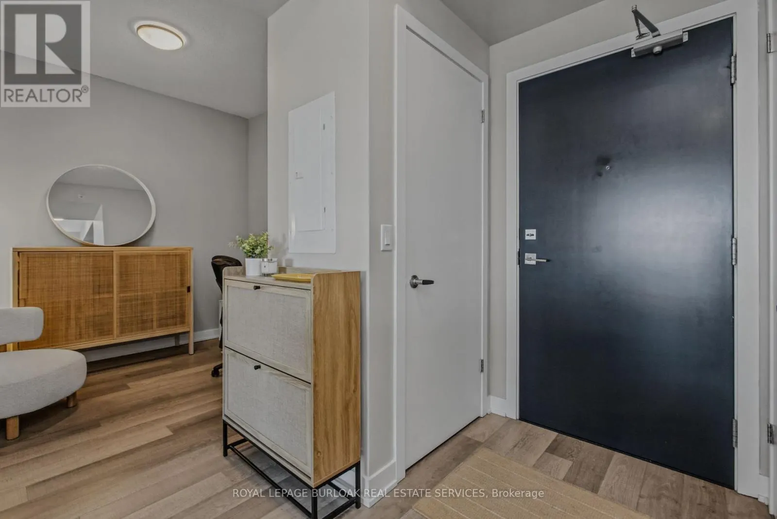 D509 - 5220 DUNDAS STREET