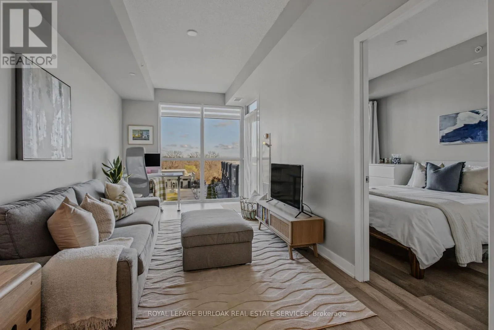 D509 - 5220 DUNDAS STREET