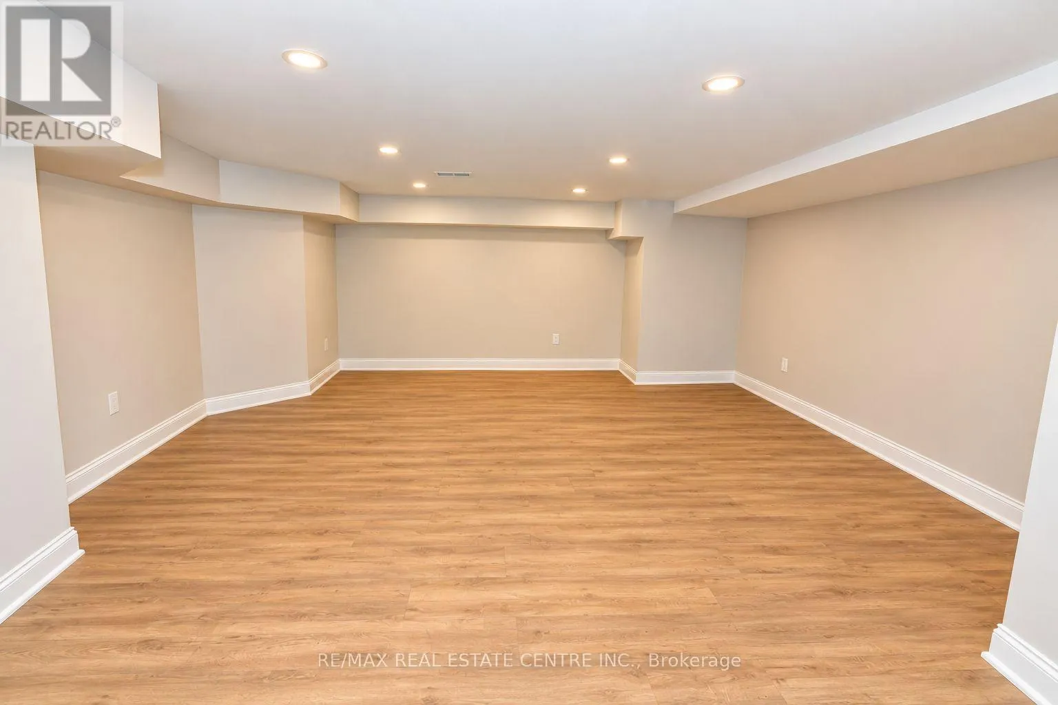 1307 SADDLER CIRCLE
