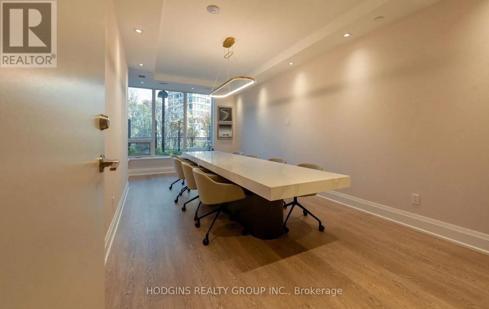 812 - 1035 SOUTHDOWN ROAD