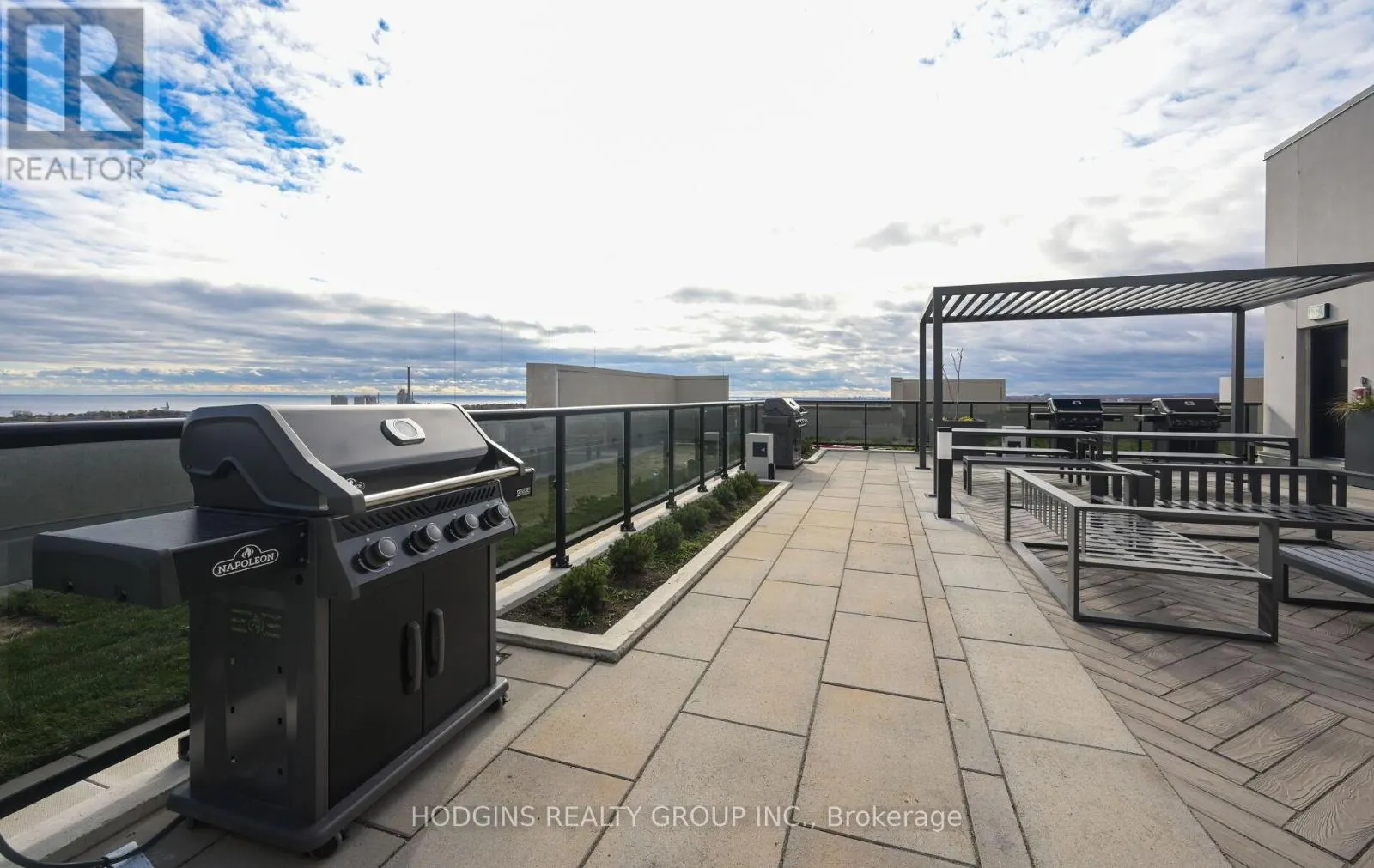 812 - 1035 SOUTHDOWN ROAD