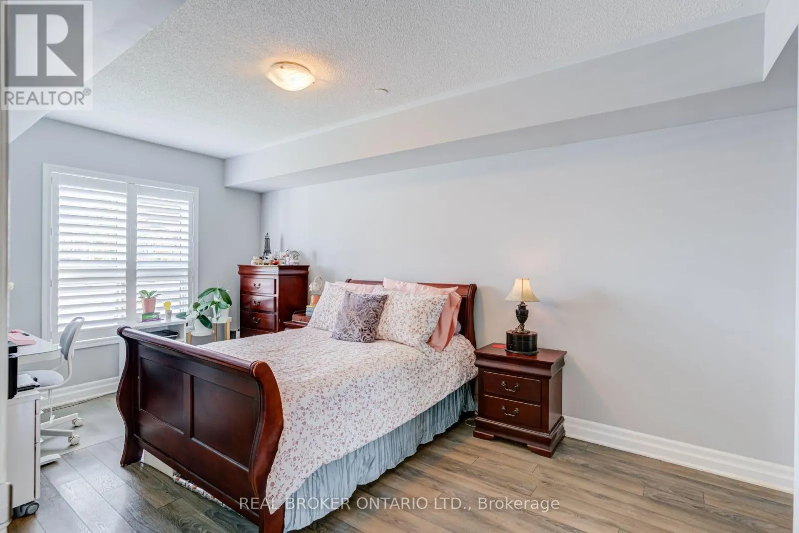 1045 NADALIN HEIGHTS