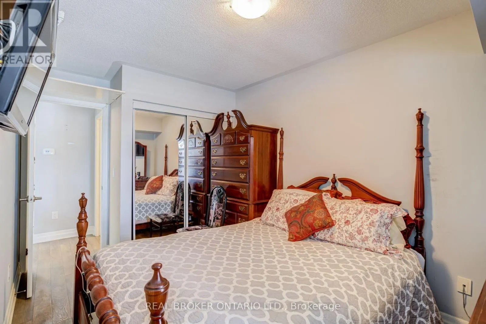 1045 NADALIN HEIGHTS