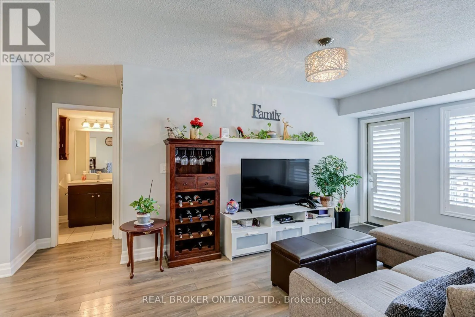 1045 NADALIN HEIGHTS