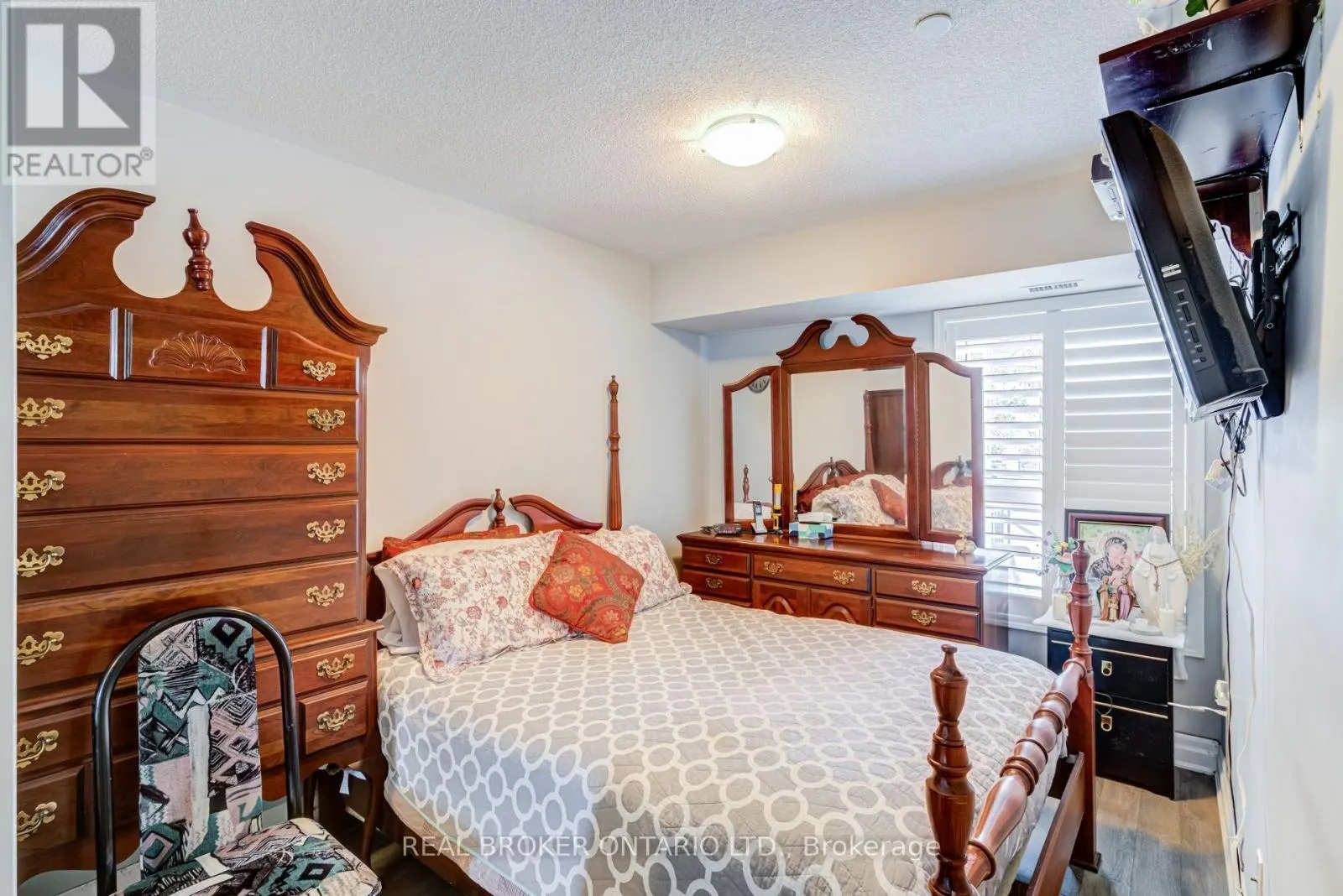 1045 NADALIN HEIGHTS
