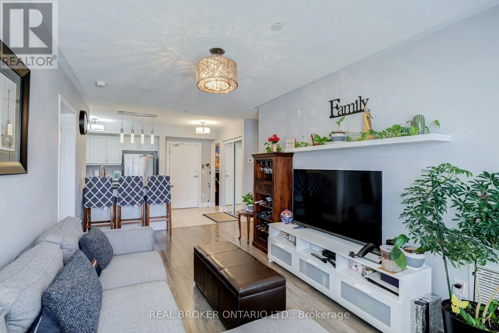 1045 NADALIN HEIGHTS
