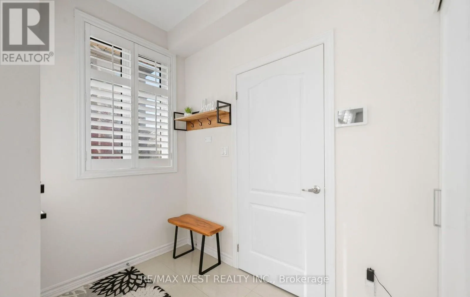 22 - 636 EVANS AVENUE