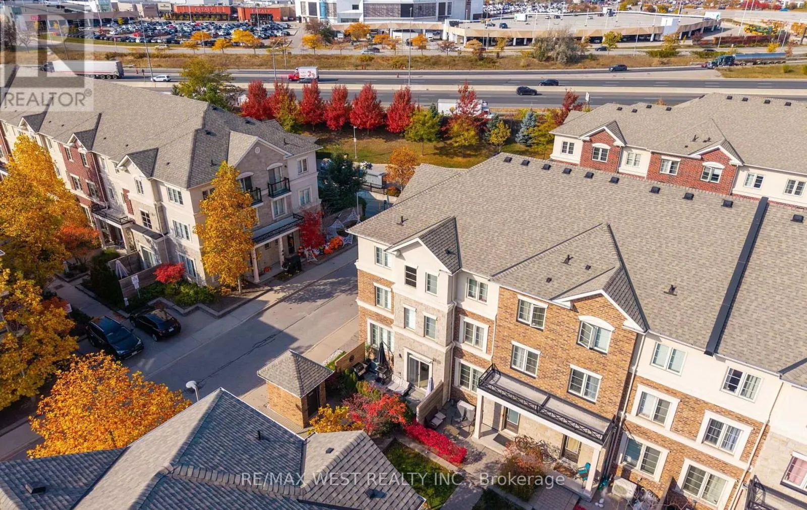 22 - 636 EVANS AVENUE