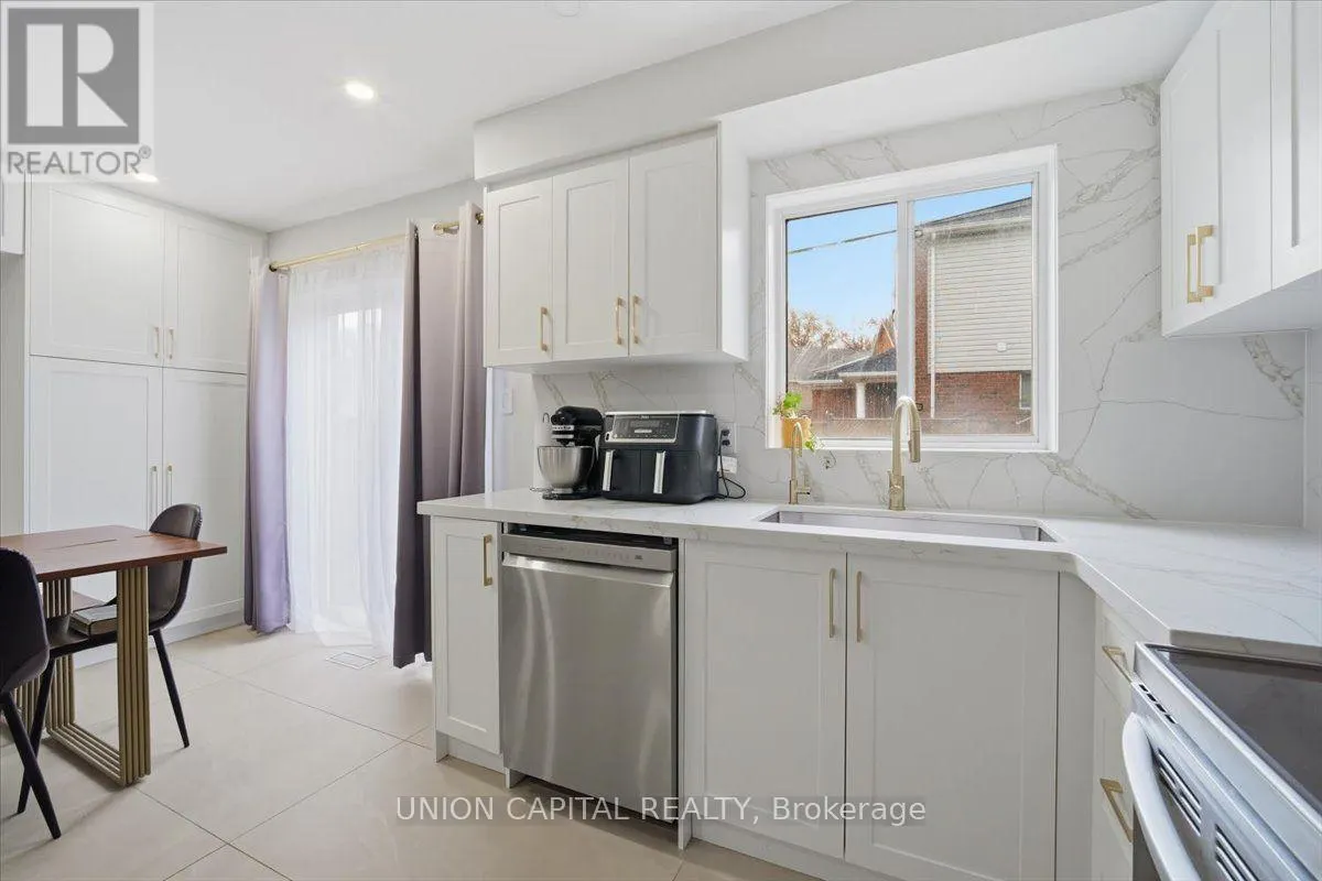 15 HACKBERRY GATE