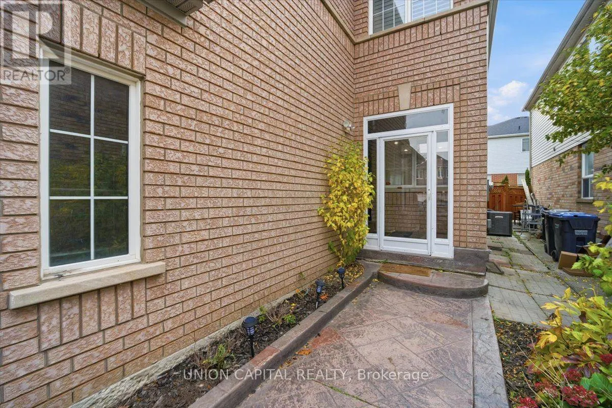 15 HACKBERRY GATE