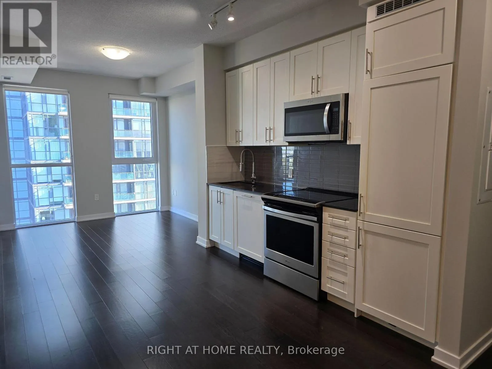 3116 - 4055 PARKSIDE VILLAGE DRIVE