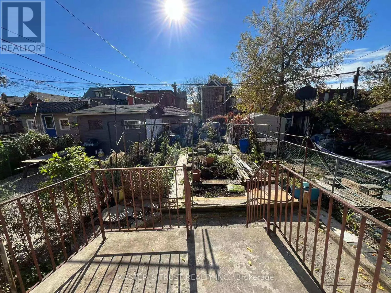 841 DUPONT STREET