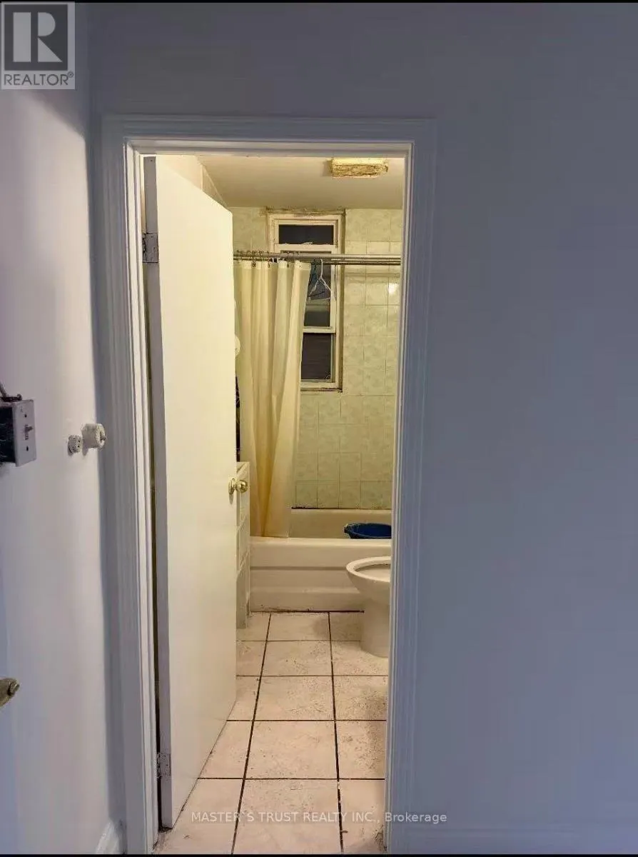 841 DUPONT STREET