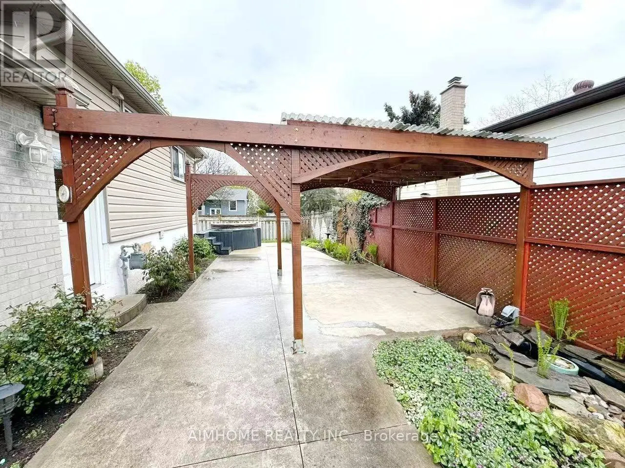 1597 NEWLANDS CRESCENT