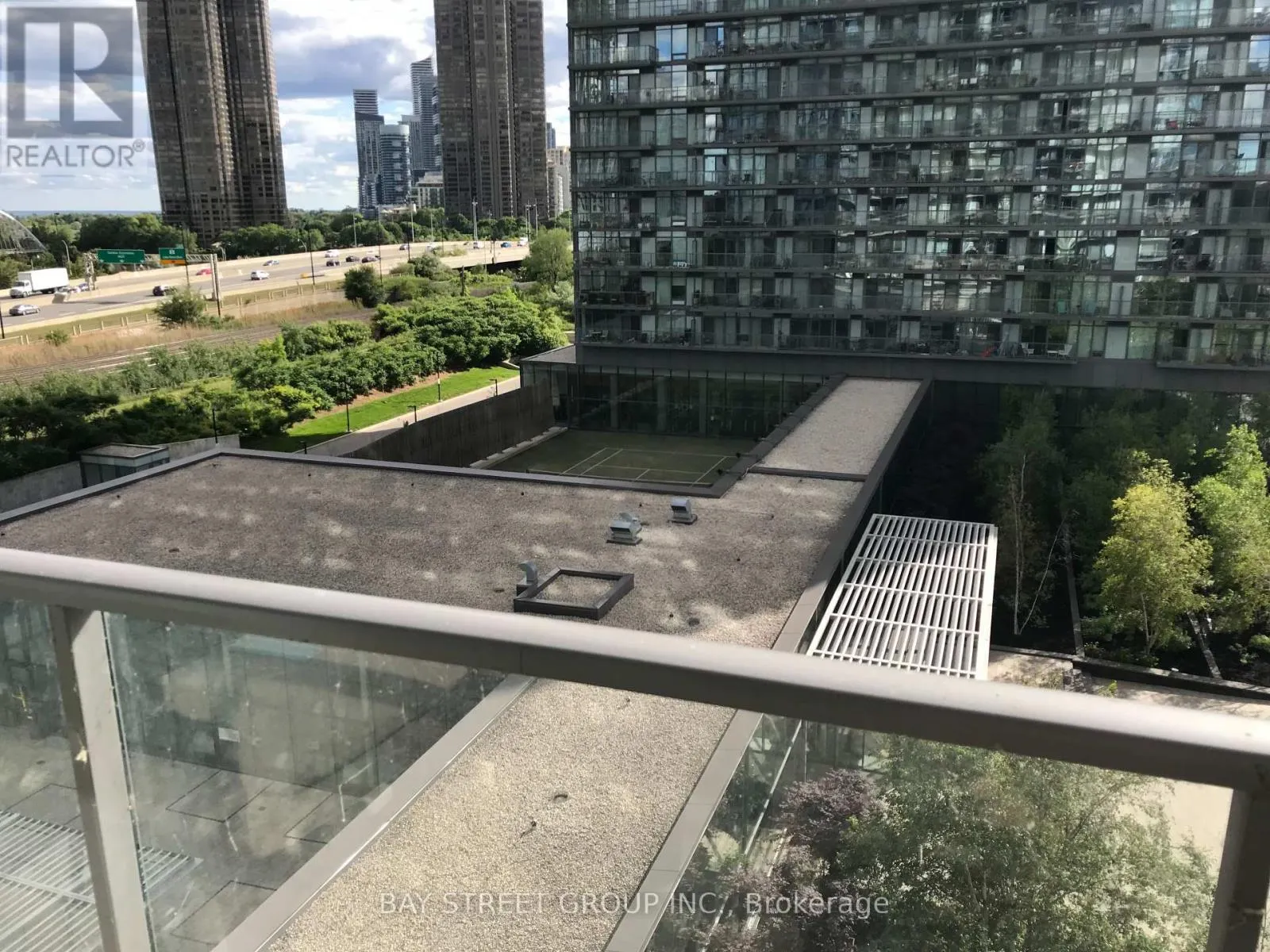 611 - 103 THE QUEENSWAY