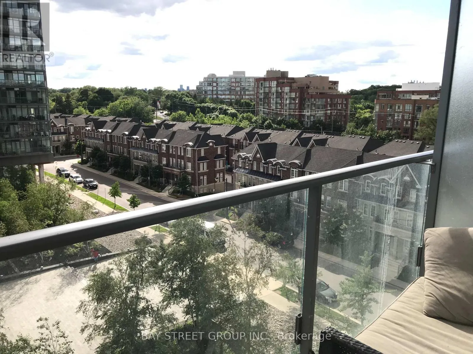 611 - 103 THE QUEENSWAY