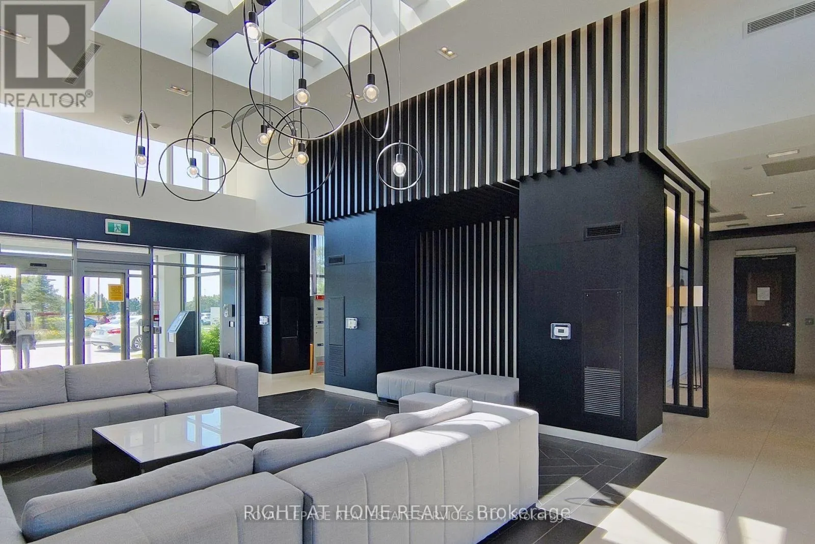 1810 - 4677 GLEN ERIN DRIVE