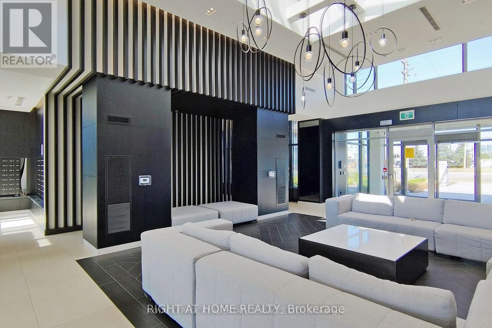 1810 - 4677 GLEN ERIN DRIVE