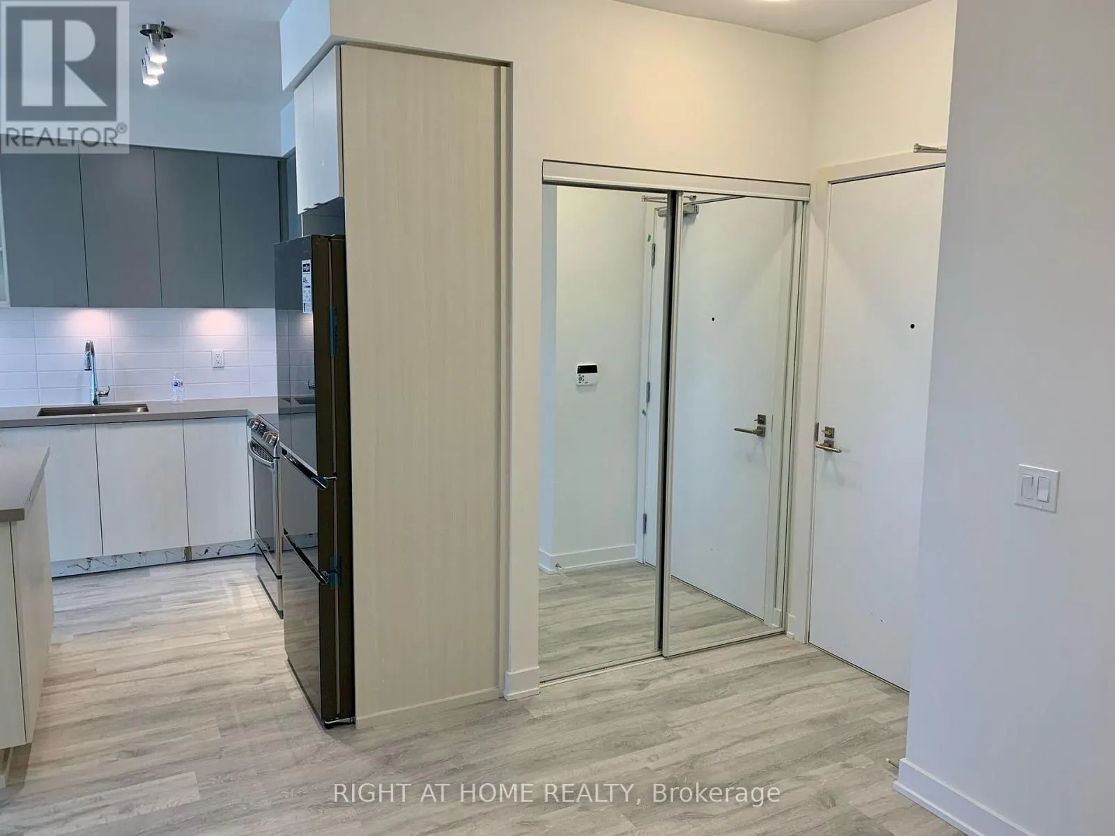 1810 - 4677 GLEN ERIN DRIVE