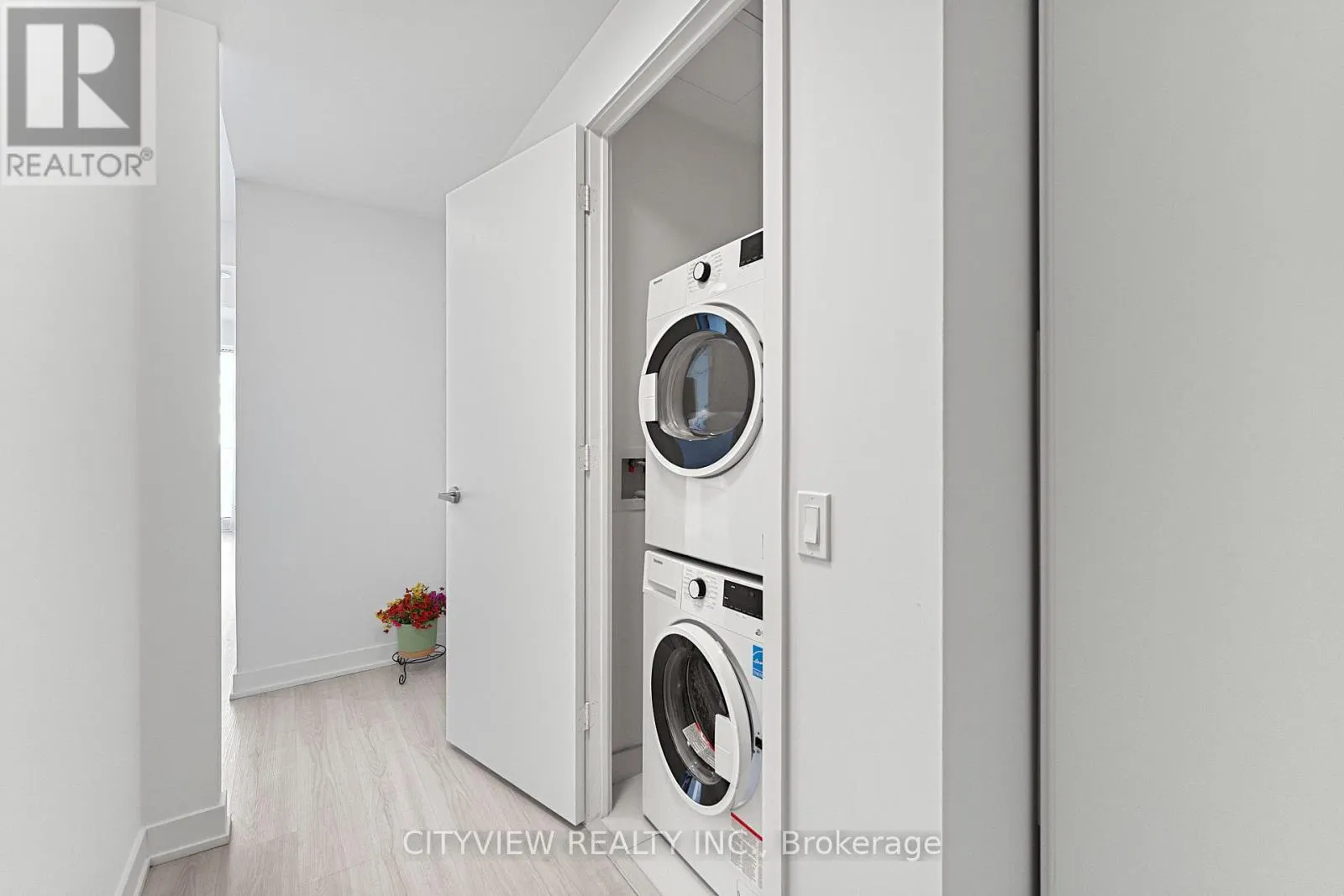 212 - 3883 QUARTZ ROAD