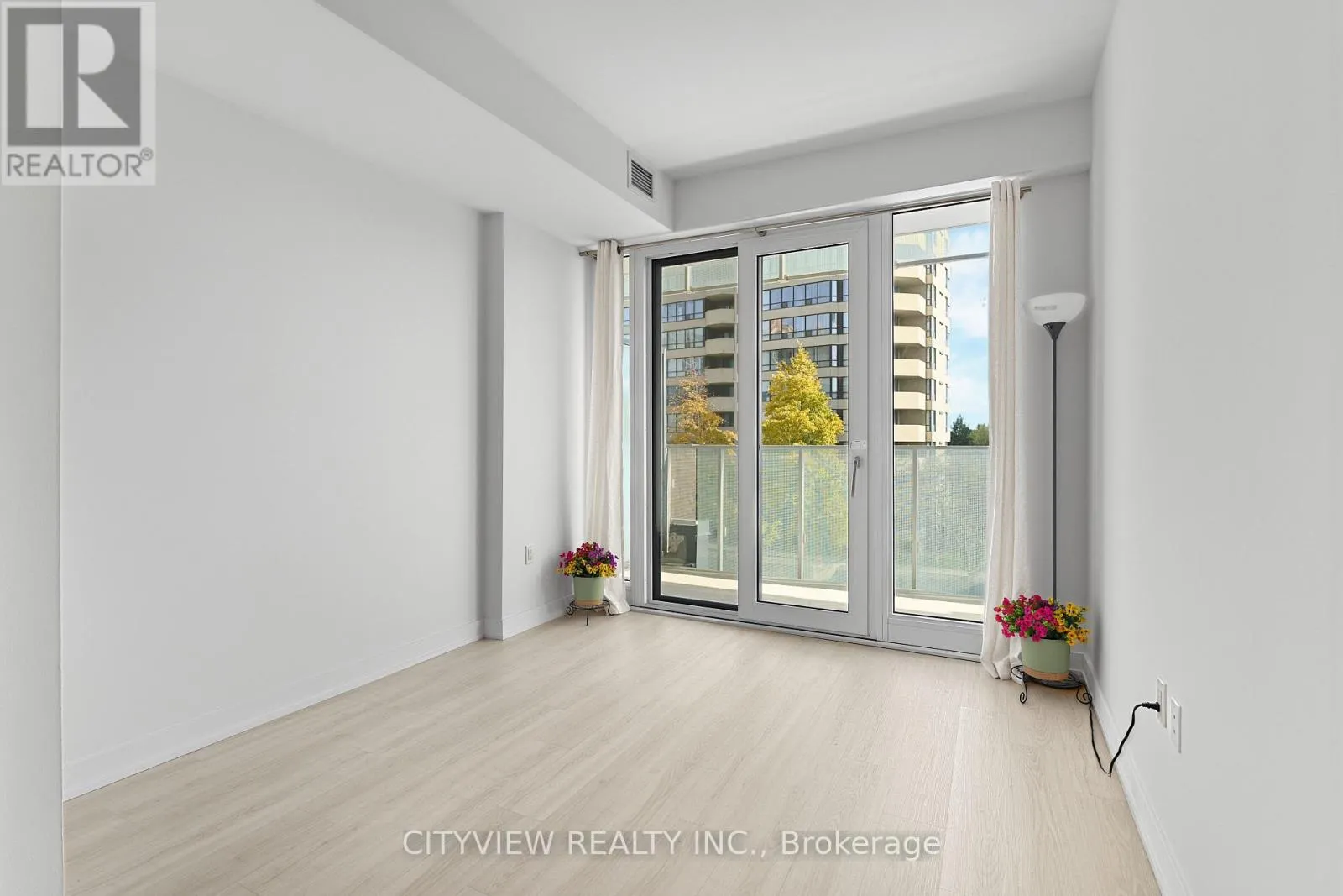 212 - 3883 QUARTZ ROAD