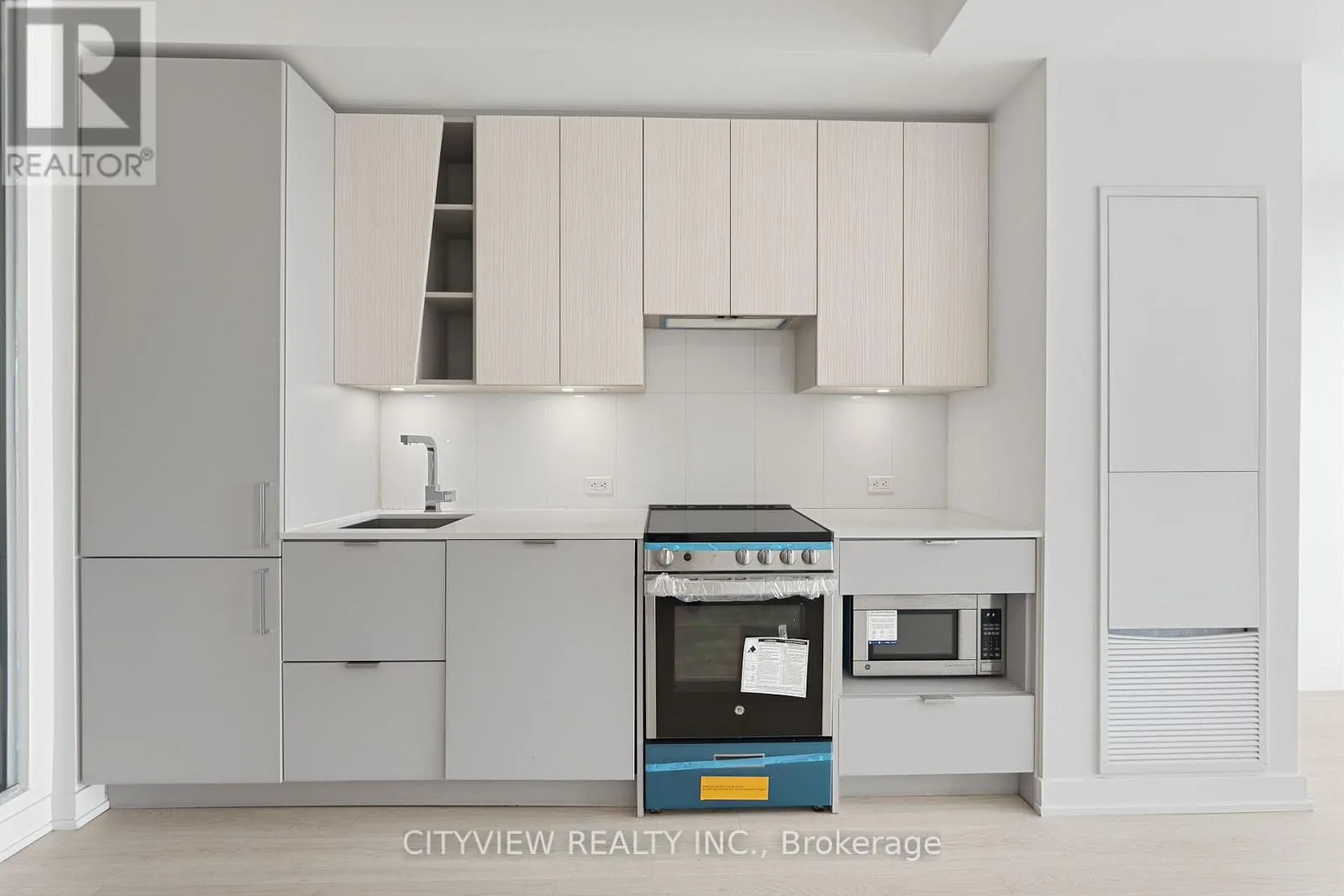 212 - 3883 QUARTZ ROAD