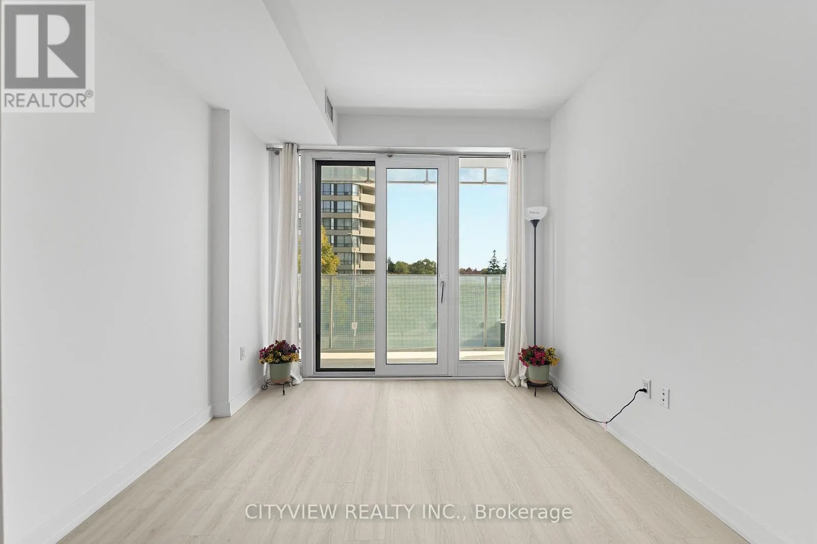 212 - 3883 QUARTZ ROAD