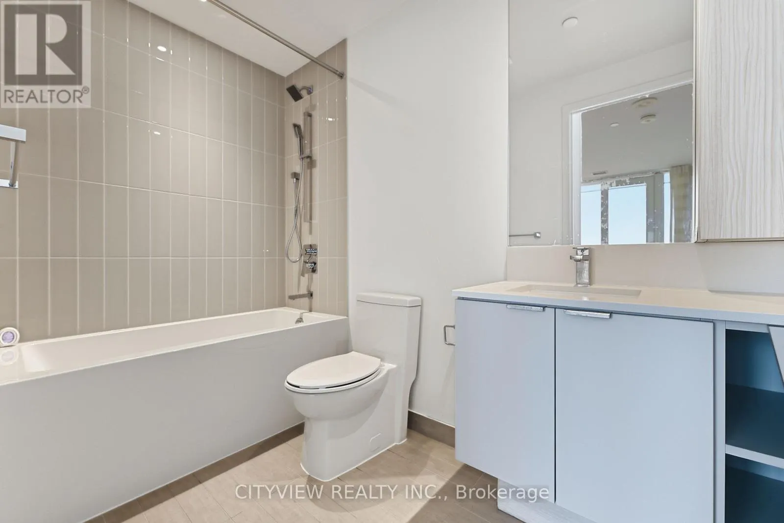 212 - 3883 QUARTZ ROAD