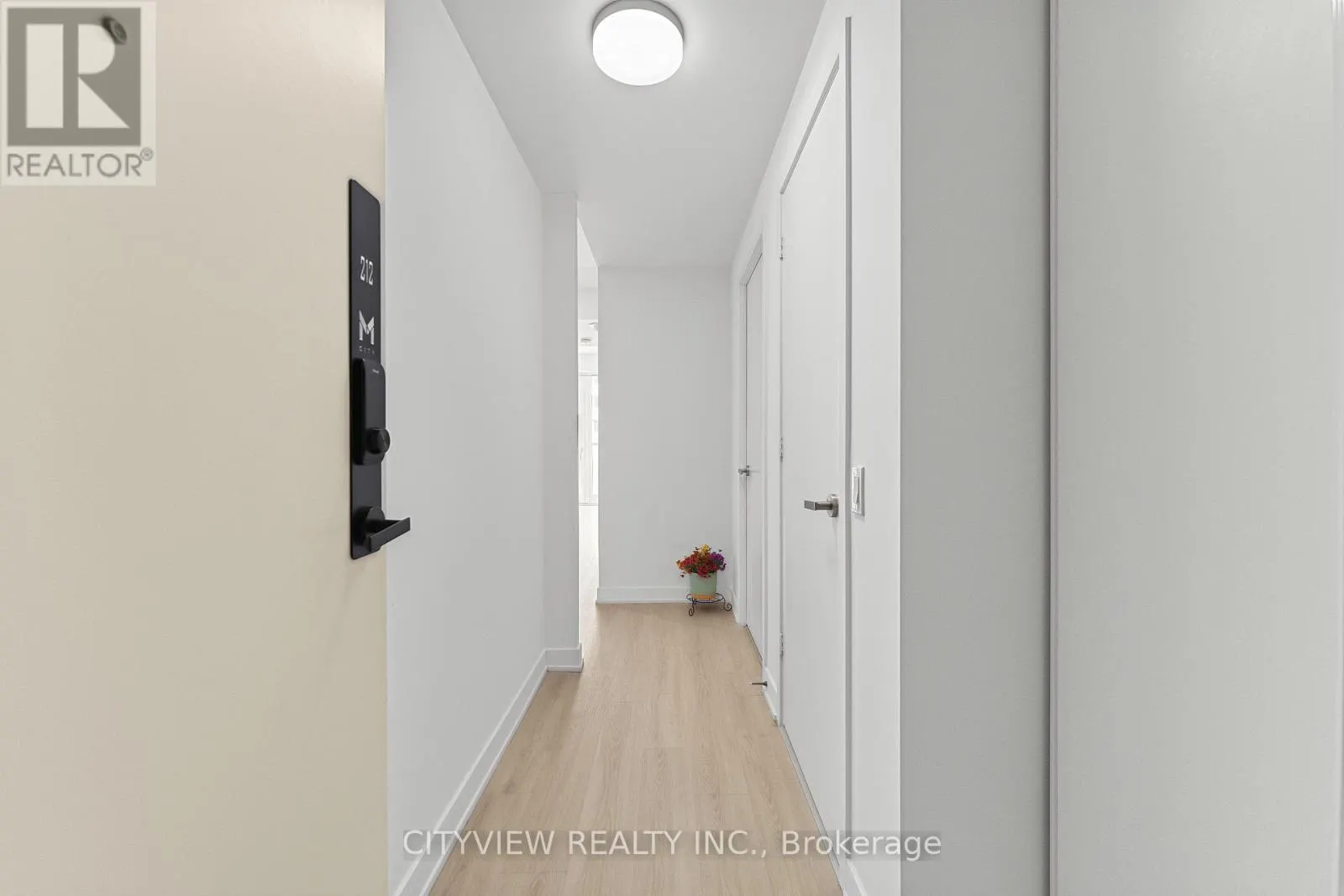 212 - 3883 QUARTZ ROAD