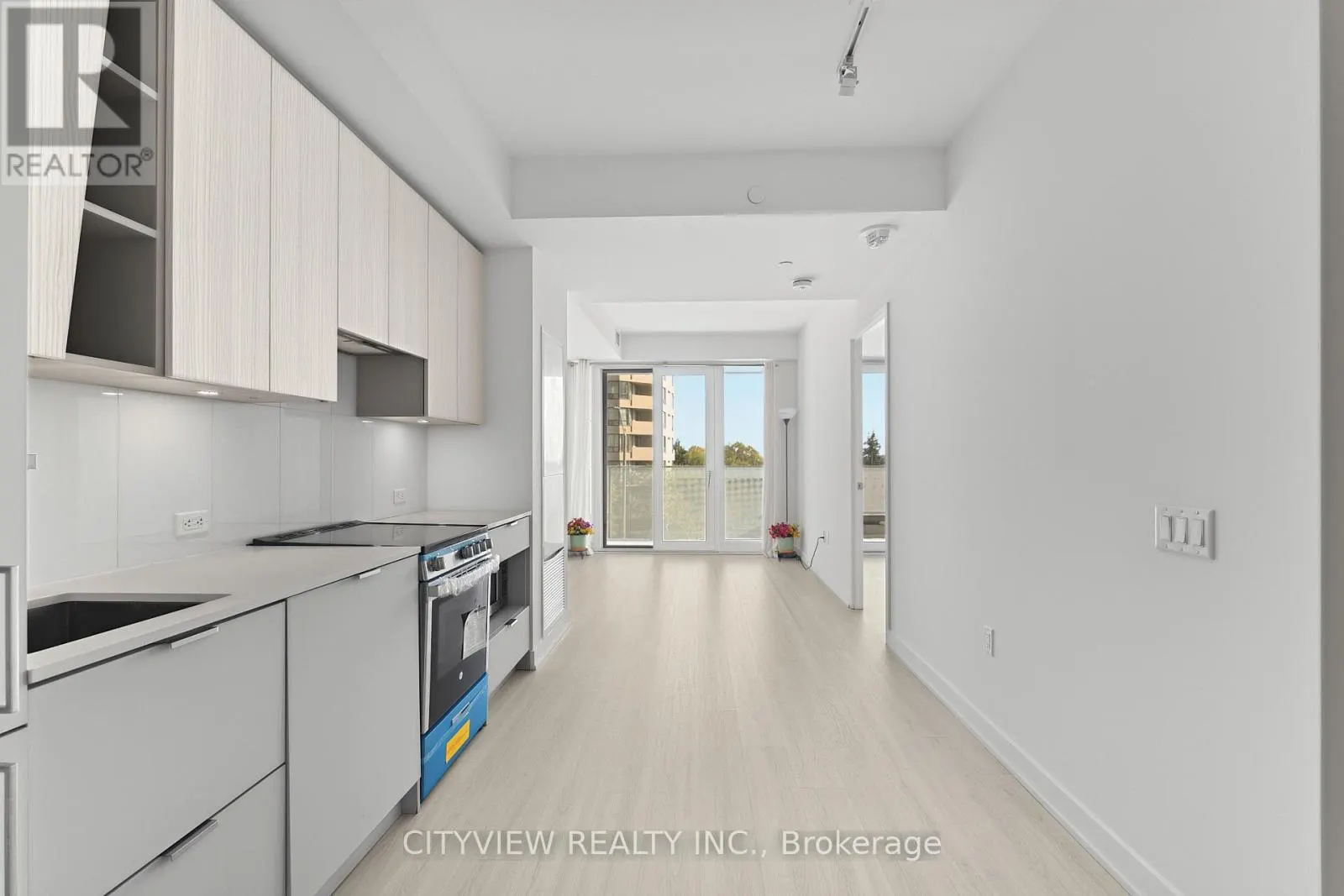 212 - 3883 QUARTZ ROAD