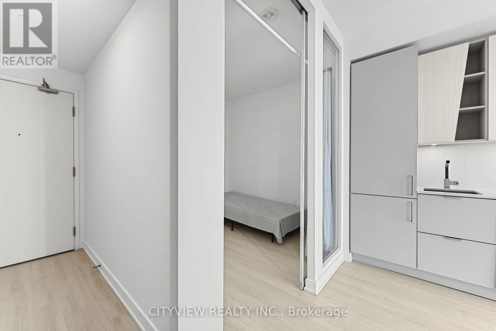 212 - 3883 QUARTZ ROAD