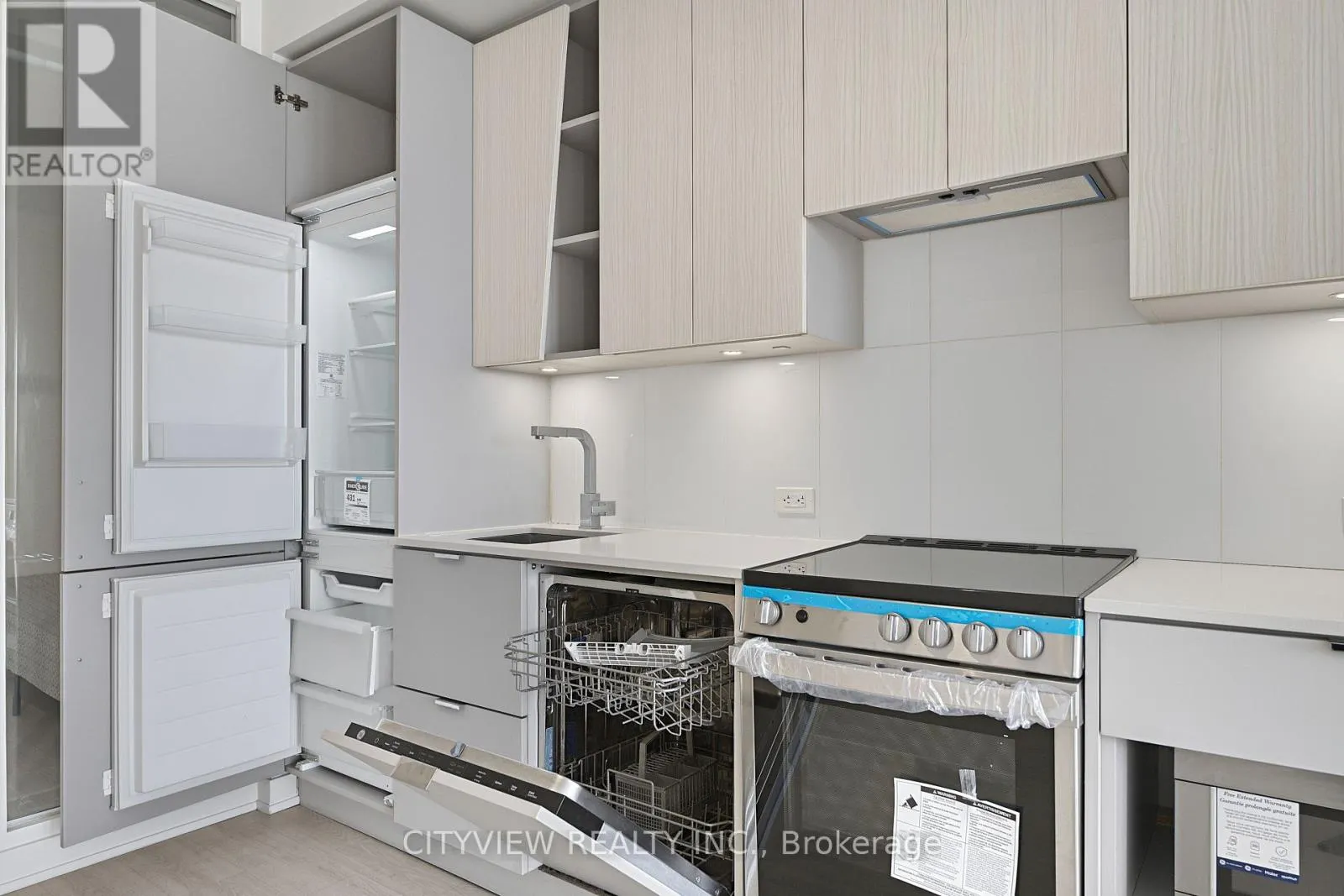 212 - 3883 QUARTZ ROAD
