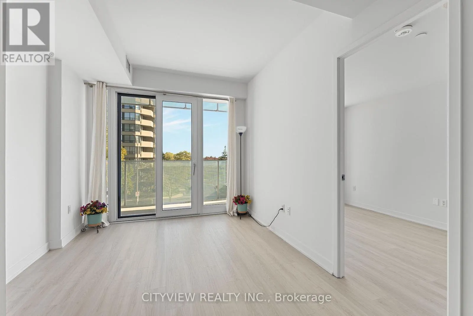 212 - 3883 QUARTZ ROAD