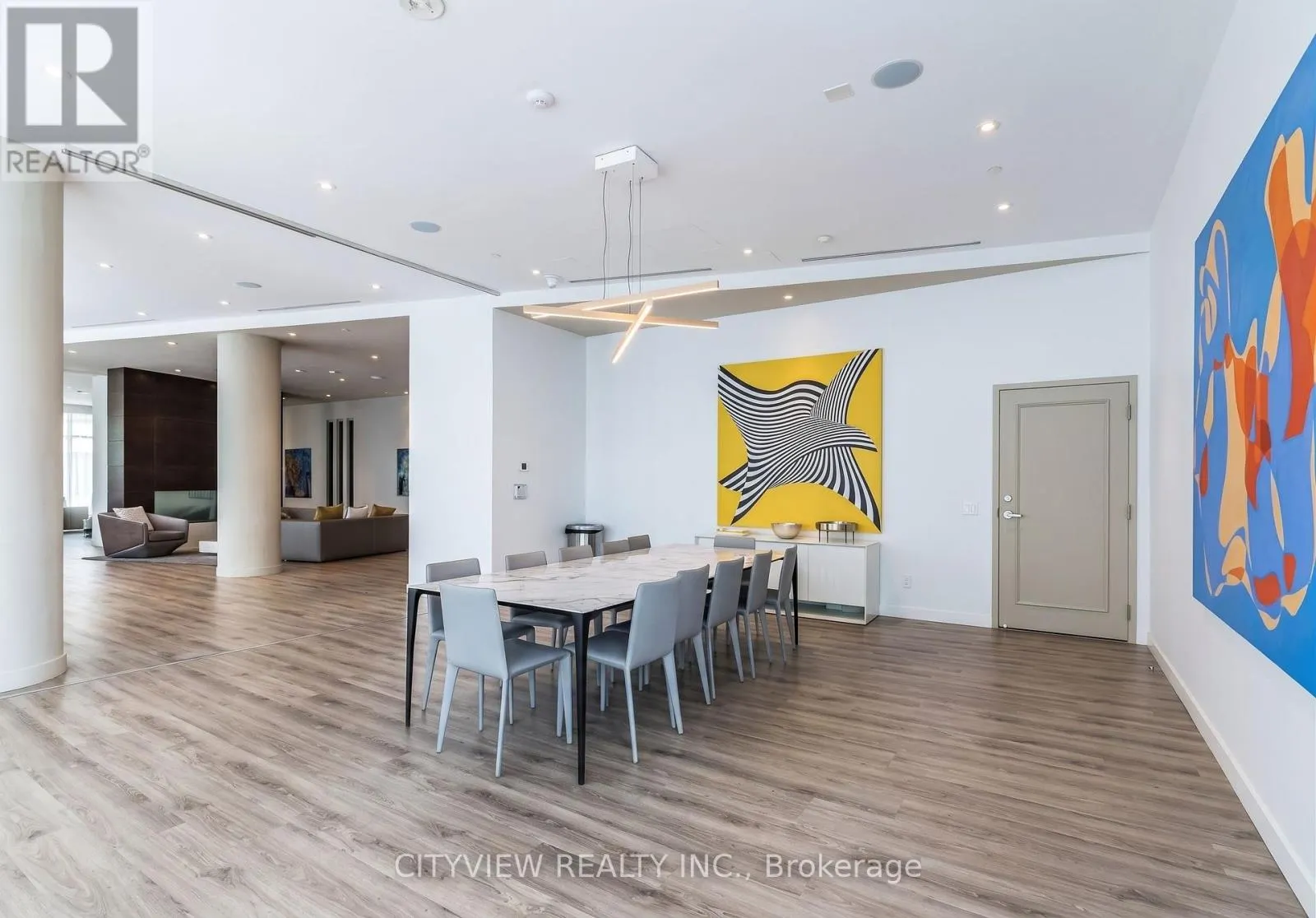 212 - 3883 QUARTZ ROAD