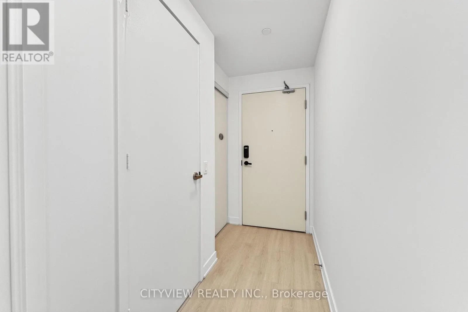 212 - 3883 QUARTZ ROAD