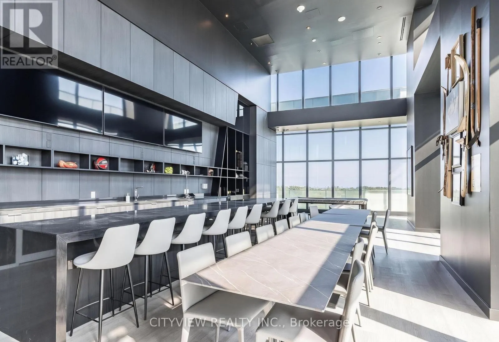 212 - 3883 QUARTZ ROAD