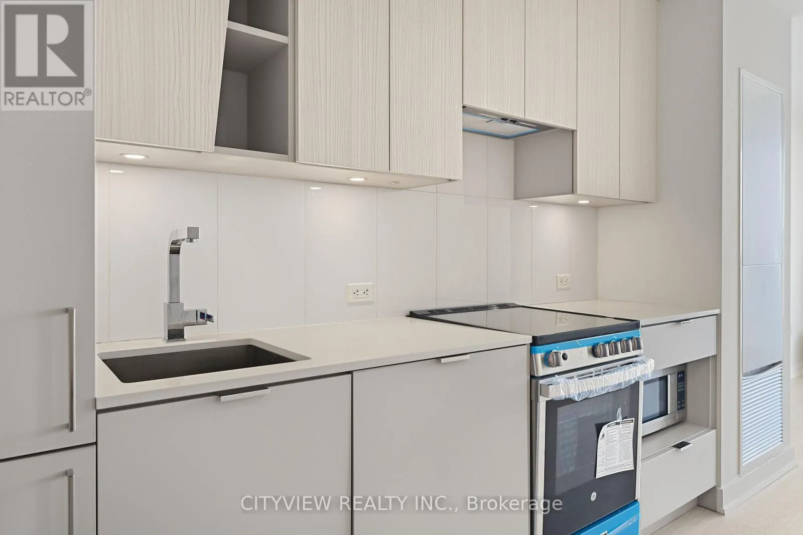 212 - 3883 QUARTZ ROAD
