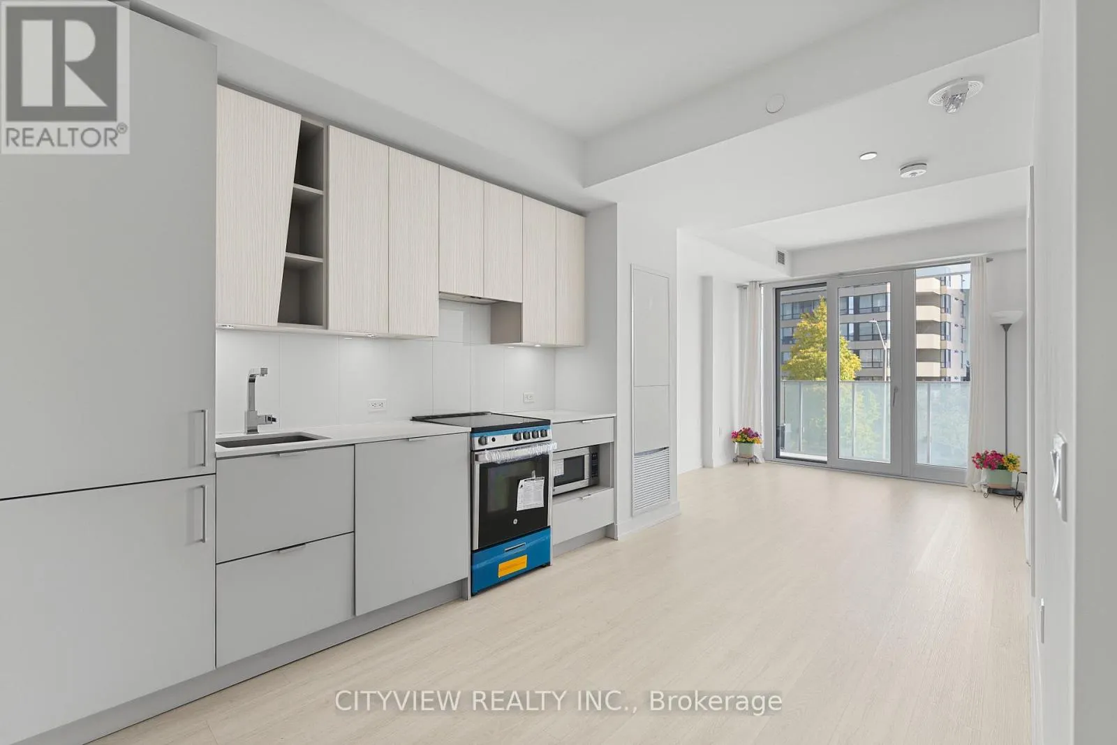 212 - 3883 QUARTZ ROAD
