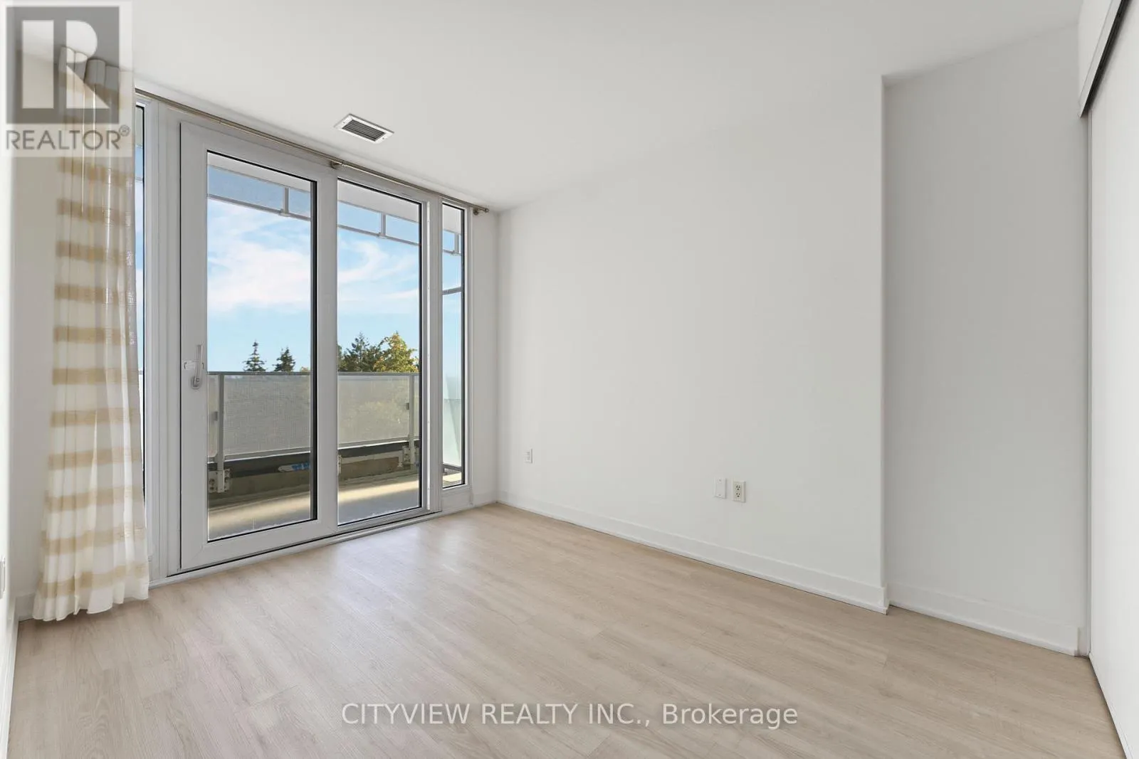212 - 3883 QUARTZ ROAD