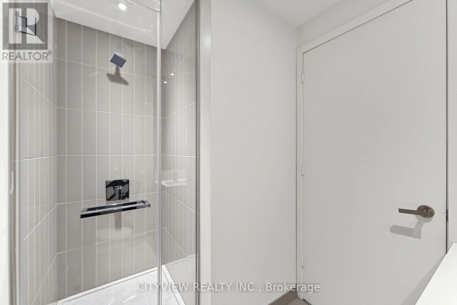 212 - 3883 QUARTZ ROAD